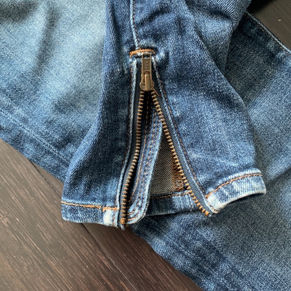 ☀️Hump Day Happiness SALE☀️
🇺🇸Excellent Condition J Brand Jeans- size 25 - Picture 5 of 11
